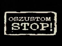 napis na czarnym tle oszustom stop