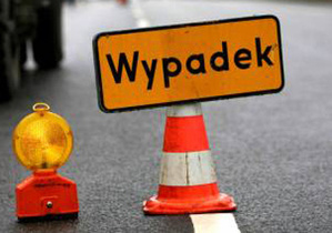 słupek z napisem wypadek