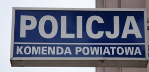 tablica z nazwą policja komenda powiatowa