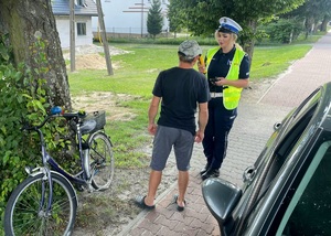 policjantka badająca trzeźwość