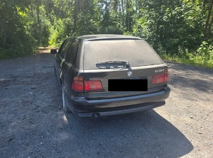 samochód marki BMW zatrzymany do kontroli drogowej