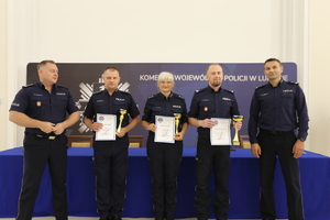 policjanci z nagrodami