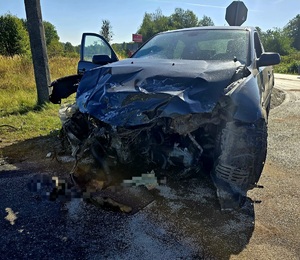uszkodzony samochód mazda