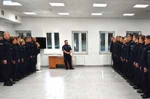 stojący policjanci
