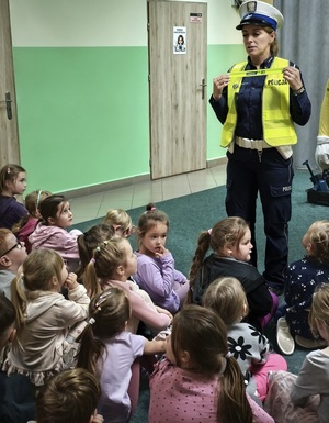 policjantka z dziećmi