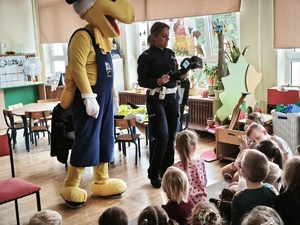policjantka i dzieci