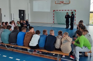 policjanci z dziećmi