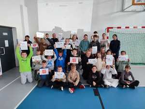 policjanci z dziećmi