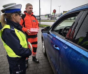 policjanci i ratownik