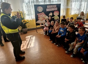 policjantka i dzieci