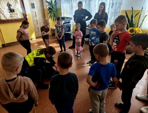 policjantka i dzieci