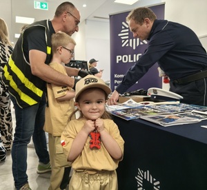 dziewczynka z odblaskiem