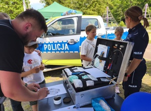 dzieci i policjanci