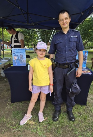 policjanci na Święcie bor(r)u w Karczmiskach