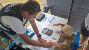 policjanci na Święcie bor(r)u w Karczmiskach