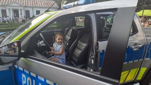 policjanci na Święcie bor(r)u w Karczmiskach