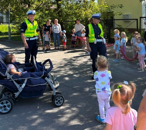 policjanci i dzieci