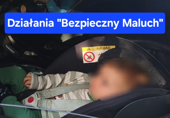 dziecko w foteliku