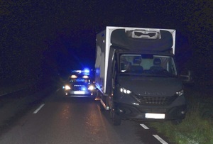 samochód Iveco i radiowóz