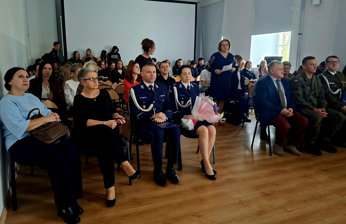 Obchody Dnia Edukacji Narodowej w LO im. Adama Mickiewicza w Opolu Lubelskim